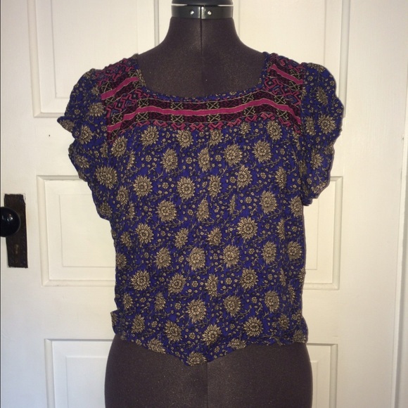 Adorable hollister top