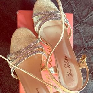 Womens dress shoe, size 8.