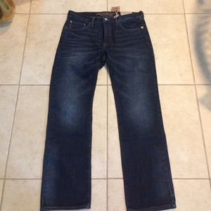 Never worn before American eagle men's jeans.