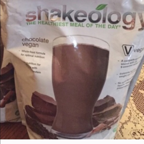 VEGAN CHOCOLATE SHAKEOLOGY