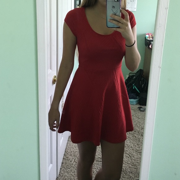 Red patterned skater dress - Picture 3 of 4