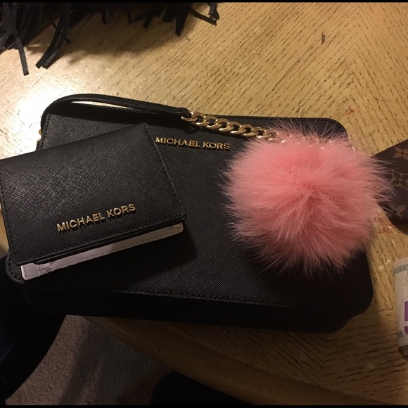 ❌❌SOLD❌❌Michael Kors cross body and wallet