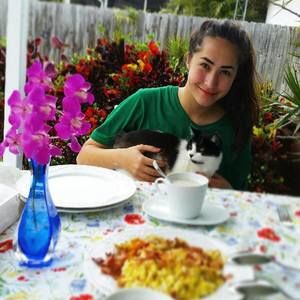 Meet your Posher, Claudia