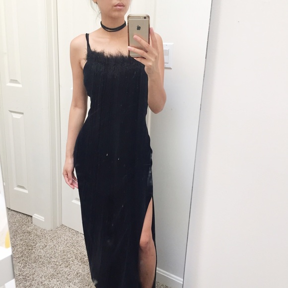 ✖️SOLD IN BUNDLE✖️Ostrich Feather Trim Velvet Gown