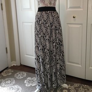 LuLaRoe 'Lucy' full length Maxi XL skirt