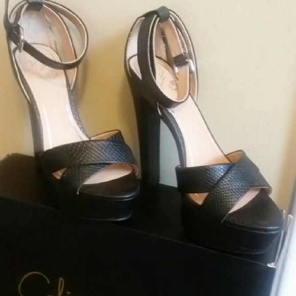 Python pattern black ankle strap stilettos - Picture 2 of 5