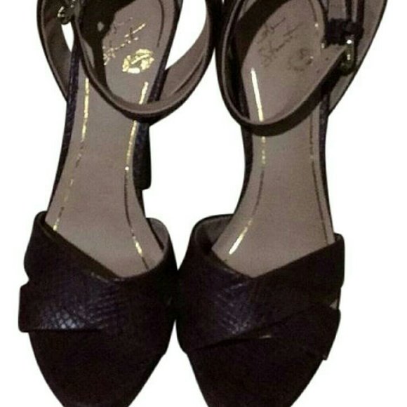 Python pattern black ankle strap stilettos - Picture 4 of 5