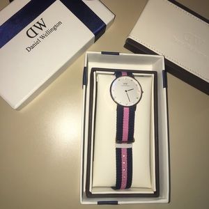 Daniel Wellington classy rose gold women's watch