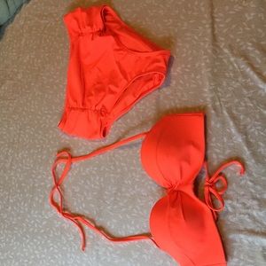 High waited swim top and bottoms