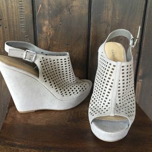 NEVER WORN!  Chinese Laundry Meet Up Wedges