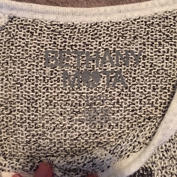 Bethany Mota "ILY" sweater - Picture 3 of 3