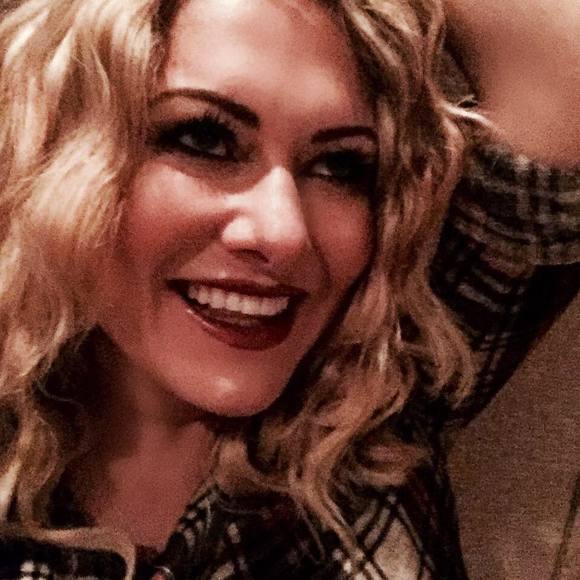 Meet your Posher, Danielle - Picture 1 of 1