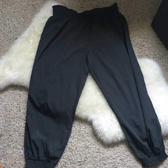 Will be donated tomorrow!! ‼️ Joggers