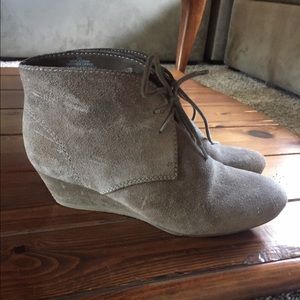 Nine West Tan wedge booties