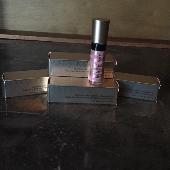 Mary Kay celebrate nourish plus lip gloss