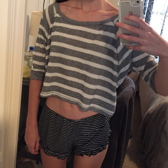 Hollister Sweater Crop Top - Picture 3 of 3