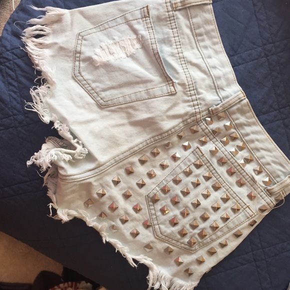 Studded cut off denim shorts - Picture 4 of 4