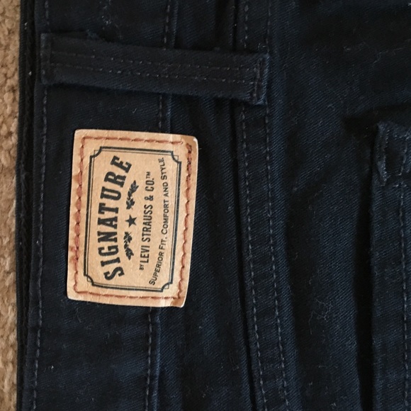 NWOT LEVI JEANS  🖤 - Picture 2 of 5