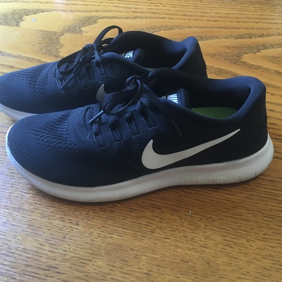 Nike Shoes - Women's Nike Free Run
