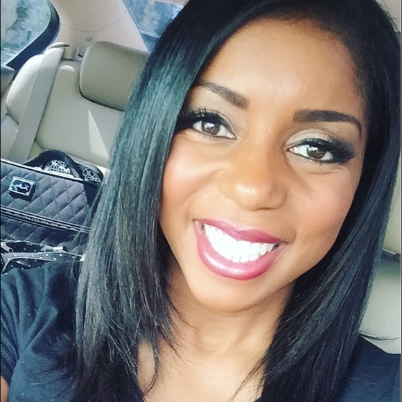 Meet your Posher, Alissa - Picture 2 of 3