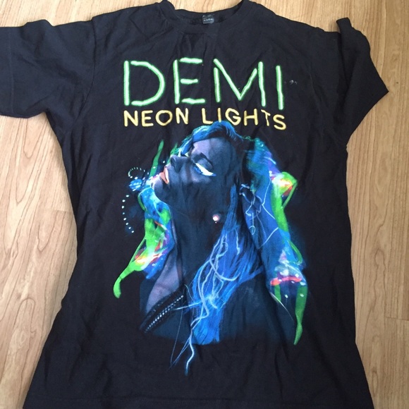 Demi lovato neon lights concert shirt
