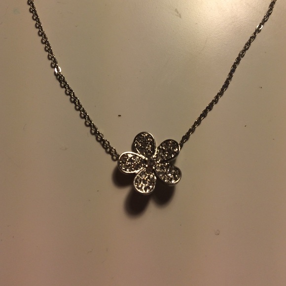 Daisy Flower Rhinestone Silver Pendant Necklace