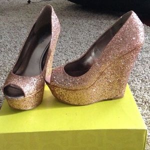 Rose sparkle-glitter peep-toed wedges