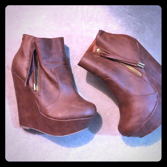 Wedge heels
