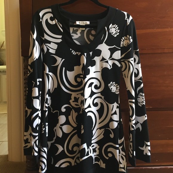 White House Black Market black and white tunic