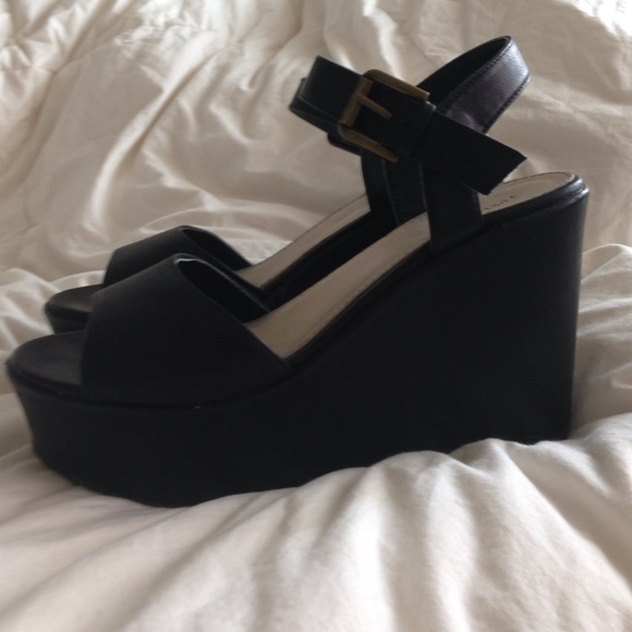 black wedges