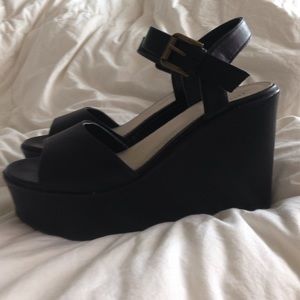 black wedges