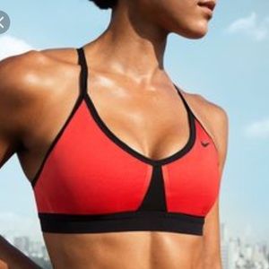 Nike Indy Bra in Red
