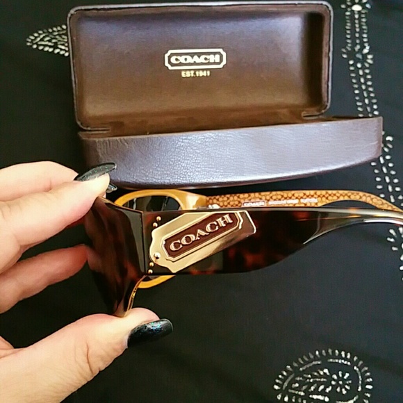 Beautiful Coach sunglasses perfect condition - Picture 3 of 3