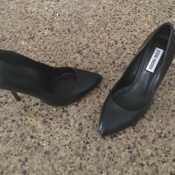 Black Steve Madden pumps