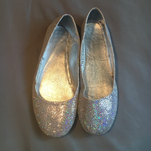 Shoes - Silver sparkly flats
