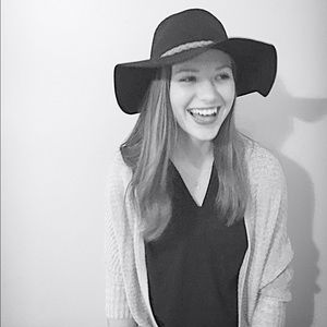 Meet your Posher, Caroline