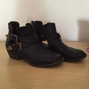 Cutout ankle booties