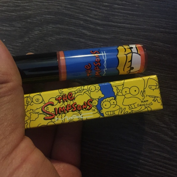 Mac Simpsons Lip Glass in Grand Pumpkin - Picture 3 of 3