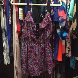 Cute floral top!