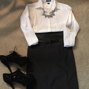 💋Banana Republic charcoal pin stripe pencil skirt