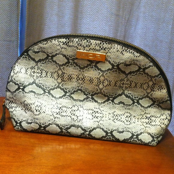 Mor makeup bag