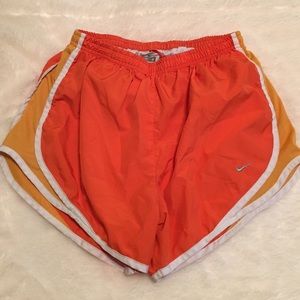 Nike tempo short