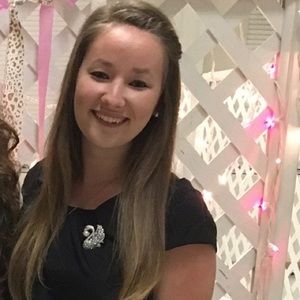 Meet your Posher, Adria