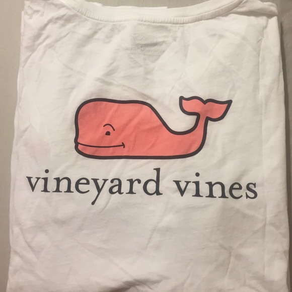 Vineyard Vines women's tshirt