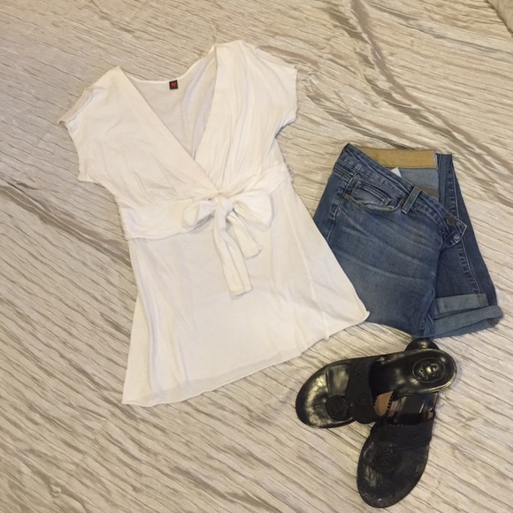 White Cotton V neck top with attached waist tie