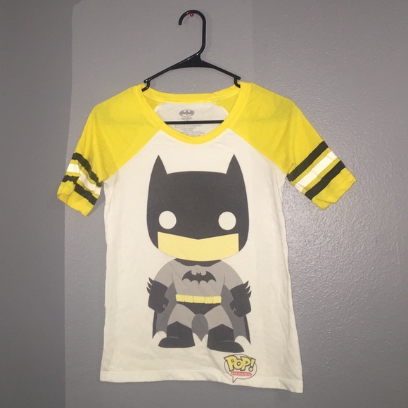 Pop! Batman tee + pin+ bracelet - Picture 1 of 2