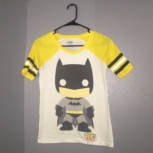 Pop! Batman tee + pin+ bracelet