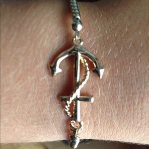 Stretchy anchor bracelet in gold- so cute! ⚓️