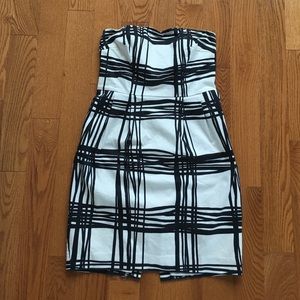 BLACK AND WHITE SCRATCH DRESS