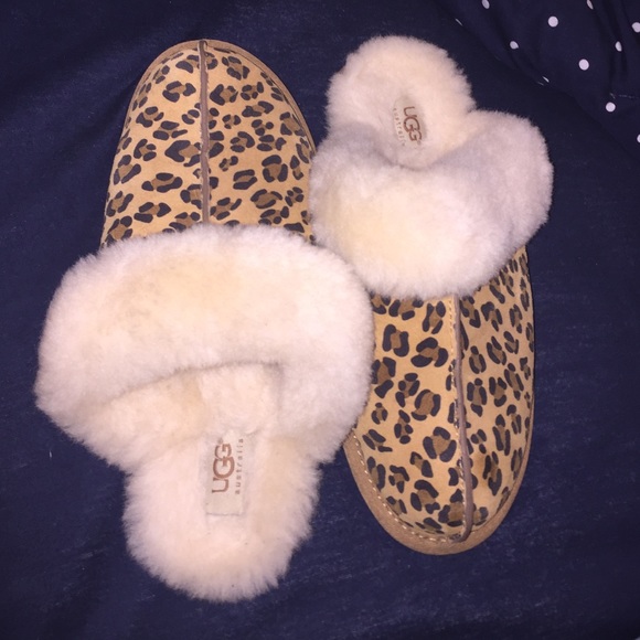 UGG Shoes - Brand new ugg slippers never worn !!!!